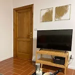 Poli *